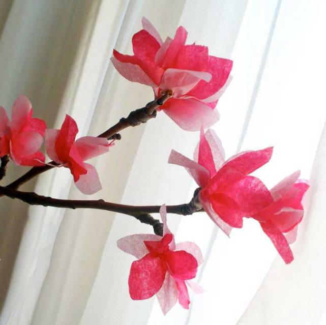 Ветка сакуры - цветы из гофрированной бумаги своими руками - irhidey.ru