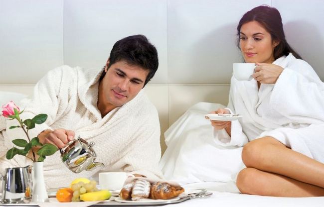 Как устроить идеальный романтический завтрак на День влюбленных | пластиковыеокнавтольятти.рф домашние рецепты | Дзен